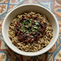 Arroz com Lentilha e Cebola Caramelizada, Sfiha Verde