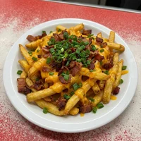 Batata com Cheddar, Bacon e Cebolinha, Trailer Meia-Noite