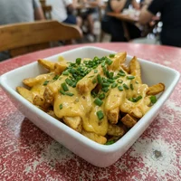 Batata Frita com Queijo Vegetal, Broto Verde Lanches