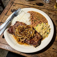 Bife Acebolado com Arroz e Feijão, Fogão de Lenha da Dona Zelma
