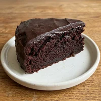Bolo de Beterraba com Chocolate, Folha & Ovo