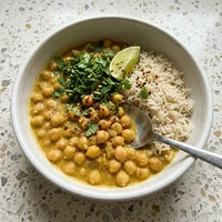 Bowl de Grão-de-Bico ao Curry, Raiz & Folha