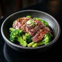 Wagyu com Brócolis e Molho de Ostra Envelhecido, Palácio das Nove Nuvens