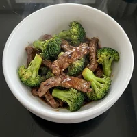Carne com Brócolis ao Molho de Ostra, Dragão Dourado