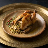 Codorna Recheada de Freekeh, Cedro e Sumagre