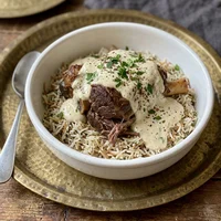 Cordeiro com Arroz e Coalhada Quente, Mesa do Cedro