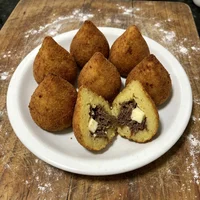 Coxinha de Carne de Sol com Queijo Coalho, Panificadora Flor do Sertão
