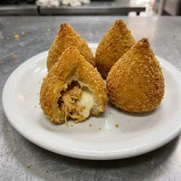 Coxinha de Frango com Requeijão, Pastelaria Fogo e Farinha