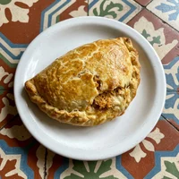 Esfiha Fechada de Frango com Requeijão, Shawarma na Brasa