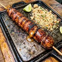 Espeto de Linguiça Toscana, Brasa de Rua