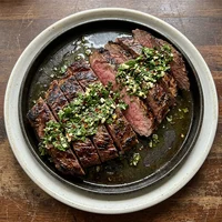 Fraldinha com Chimichurri de Horta, Brasa e Horta