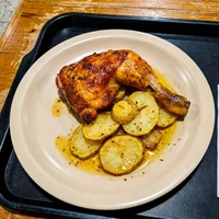Sobrecoxa Assada com Batata, Galeto Brasa Dourada
