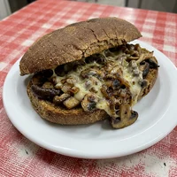 X-Cogumelo com Queijo Vegetal, Broto Verde Lanches