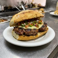 Linguiça Artesanal no Pão, Brasa & Osso