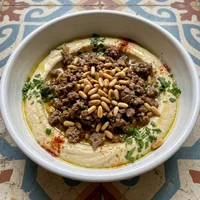 Homus com Carne e Pinoli, Shawarma na Brasa
