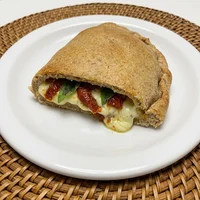 Joelho de Queijo Branco e Tomate Seco, Padaria Grão Inteiro
