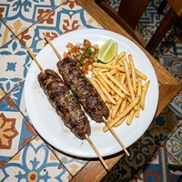 Kafta na Chapa com Fritas, Casa do Kibe Dourado