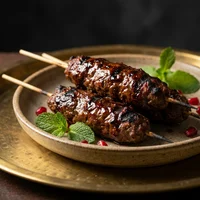 Kafta Maturada com Melado de Romã, Cedro e Sumagre