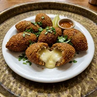 Kibe Frito Recheado de Queijo, Mesa do Cedro