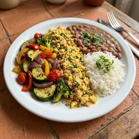 Legumes na Chapa com Farofa de Ovo, Raiz e Panela