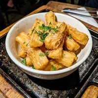 Mandioca Frita, Brasa de Rua