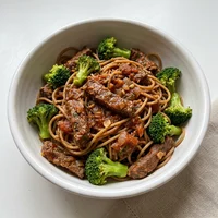 Marmita de Carne com Macarrão Integral, Proteína Viva