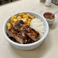 Marmita de Costela de Porco com Mandioca, Brasa e Marmita