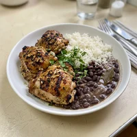 Marmita de Frango na Brasa com Alho, Brasa e Marmita