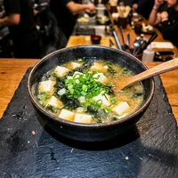 Sopa Missô, Sushi do Balcão Azul