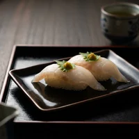 Niguiri de Peixe Branco Curado (2 un.), Omakase Tsuki