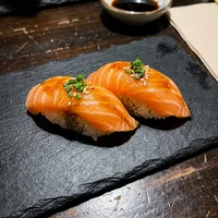 Niguiri de Salmão (2 un.), Sushi do Balcão Azul