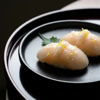 Niguiri de Vieira (2 un.), Omakase Tsuki