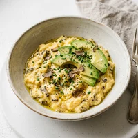 Ovos Mexidos com Abacate e Trufa, Casa Quinoa