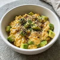 Ovos Mexidos com Abacate e Gergelim, Bowl do Dia