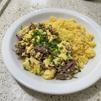 Ovos Mexidos com Carne de Sol, Goma Café
