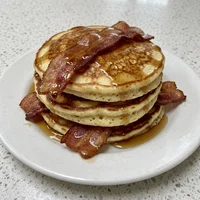 Pilha de Panquecas com Bacon, Manhã Lenta