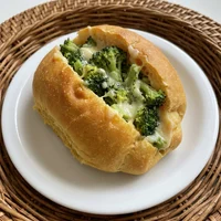 Pão de Batata Recheado de Brócolis, Padaria Grão Inteiro