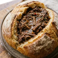 Pão de Batata Recheado de Ragu de Costela, Padaria Massa Lenta