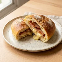 Pão de Batata Recheado de Lombo Canadense, Panificadora Casa Colonial