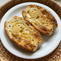 Pão na Chapa com Manteiga de Garrafa, Padaria Café com Broa