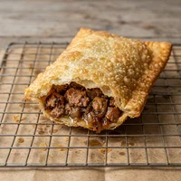 Pastel de Linguiça Artesanal com Cebola, Pastelaria Dona Ilma