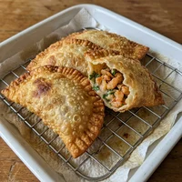 Pastel de Camarão Seco com Leite de Coco, Pastelaria Tucupi e Jambu