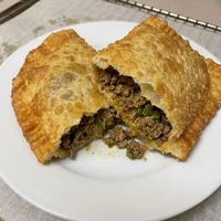 Pastel de Carne com Farinha d'Água, Pastelaria Tucupi e Jambu