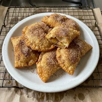 Pastel de Banana-da-Terra com Canela, Pastelaria Tucupi e Jambu