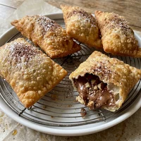 Pastel de Chocolate com Castanha-do-Pará, Pastelaria Tucupi e Jambu