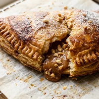 Pastel de Doce de Leite com Castanha de Caju, Pastelaria Maré Cheia