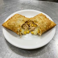 Pastel de Frango com Requeijão e Milho, Pastelaria Fogo e Farinha