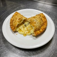 Pastel de Quatro Queijos com Mel, Pastelaria Fogo e Farinha