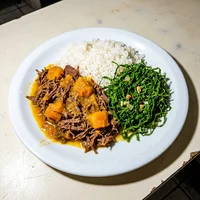Prato Feito de Carne Seca com Abóbora, Marmitaria Fogão de Lenha