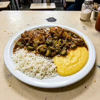 Prato Feito de Frango com Quiabo, Marmitaria Fogão de Lenha